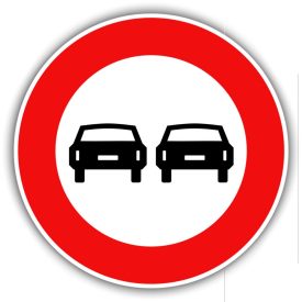 Előzni tilos KRESZ tábla